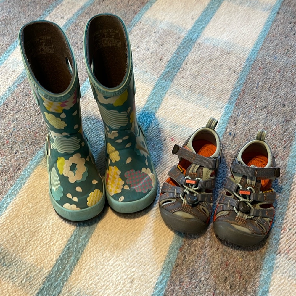 Size 8 Toddler Bogs boots and Keen sandals